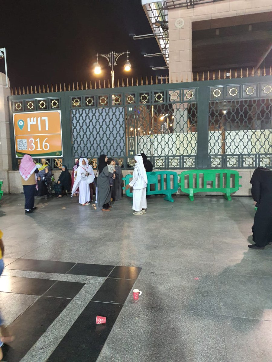 FursanAlsuffh's tweet photo. مشاركة فريق فرسان الصفة التطوعي بجمعية التنمية الأهلية بقباء بالمدينة
و نادي ثانوية طابة التطوعي
و نادي 2030 التطوعي بثانوية الأمير نايف
في أعمال تنظيم المصليات في ساحات #المسجد_النبوي  النبوي خلال أيام شهر #رمضان المبارك
@csdm1382
@SaudiNVG
@MOE_MDI_02_0095 @MOE_MDI_02_0084 https://t.co/JdRiHHW4Rz