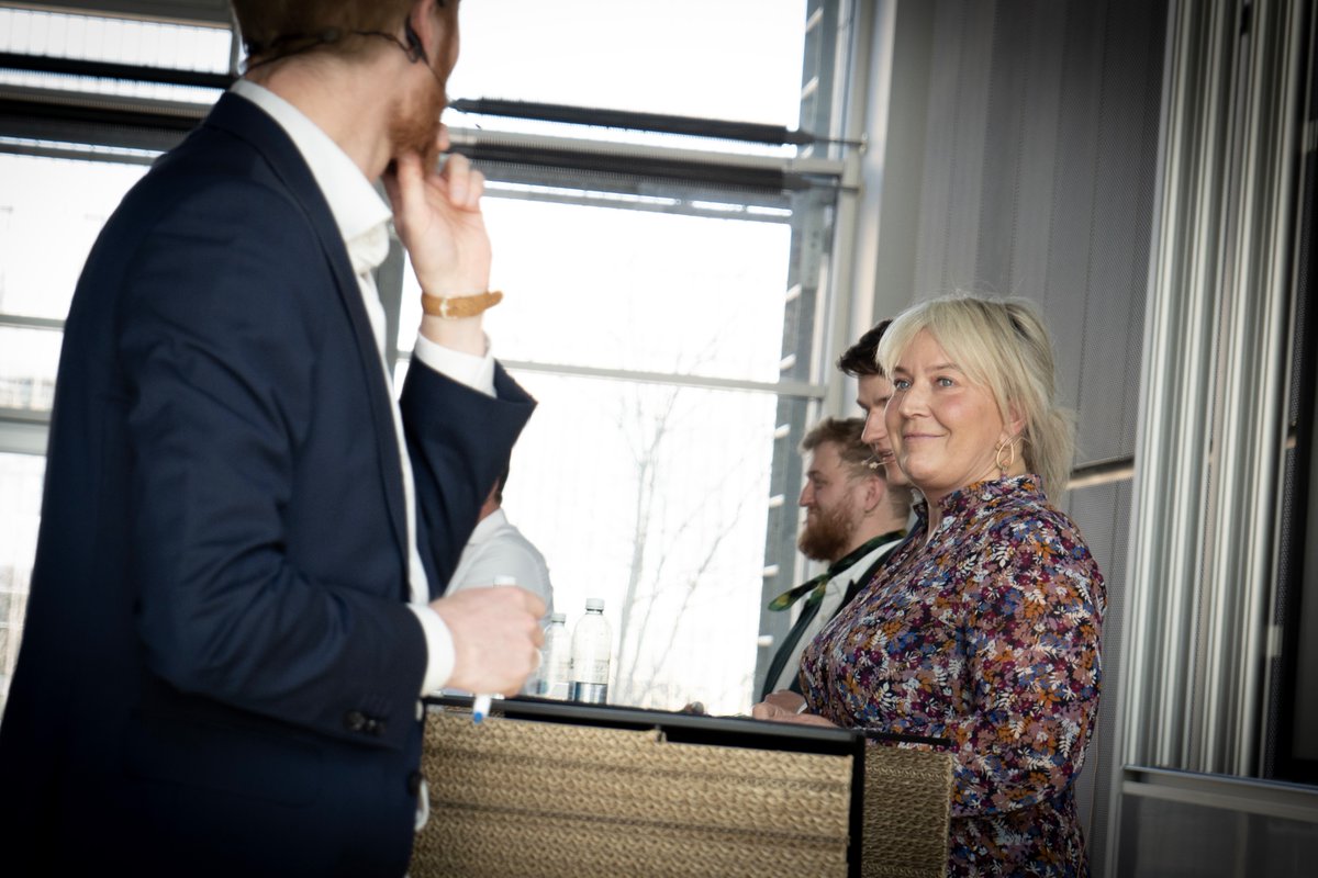 UFM_MIN's tweet photo. Debat om fremtidens universitetsuddannelser på @koebenhavns_uni. Universitetets rolle i samfundet, nye kandidatveje, flere internationale studerende og trivsel på dagsordenen. @ChristinaEgelun var i panelet sammen med @martinlidegaard, @BirkGrave og @maltesp #dkpol #uddpol https://t.co/ReFeuhhKLm