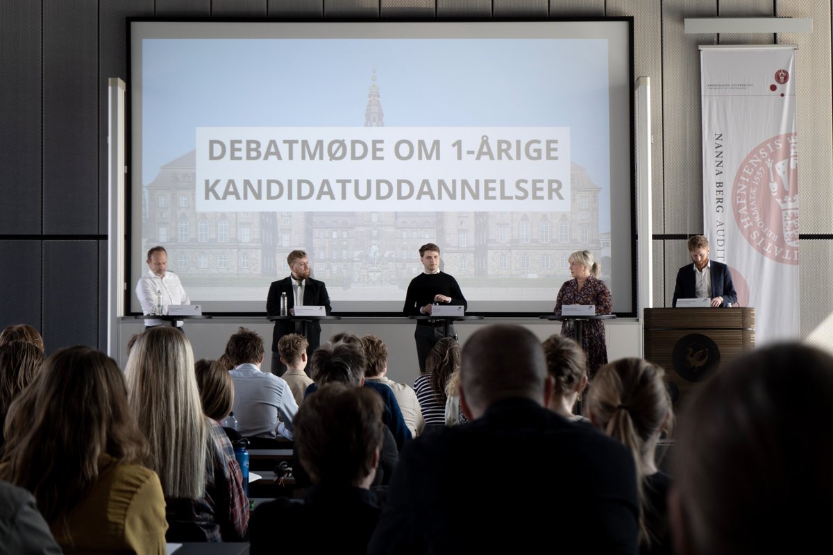 UFM_MIN's tweet photo. Debat om fremtidens universitetsuddannelser på @koebenhavns_uni. Universitetets rolle i samfundet, nye kandidatveje, flere internationale studerende og trivsel på dagsordenen. @ChristinaEgelun var i panelet sammen med @martinlidegaard, @BirkGrave og @maltesp #dkpol #uddpol https://t.co/ReFeuhhKLm