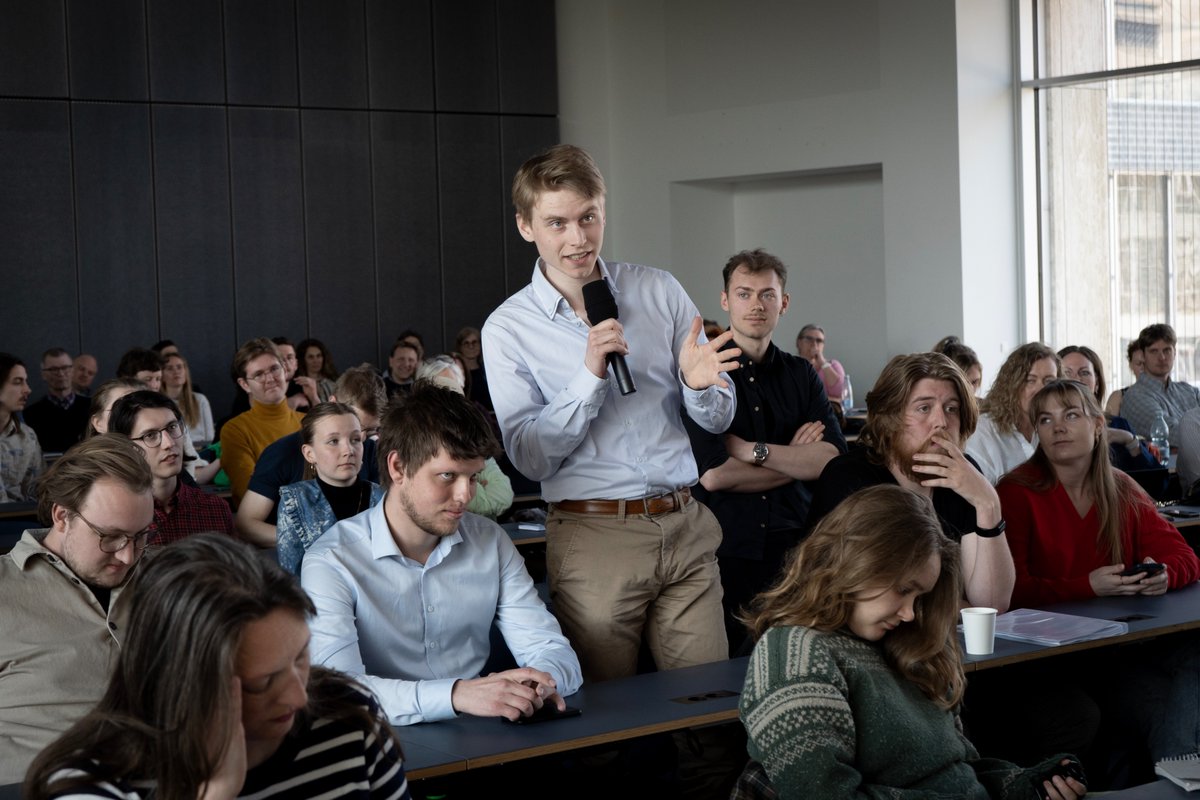 UFM_MIN's tweet photo. Debat om fremtidens universitetsuddannelser på @koebenhavns_uni. Universitetets rolle i samfundet, nye kandidatveje, flere internationale studerende og trivsel på dagsordenen. @ChristinaEgelun var i panelet sammen med @martinlidegaard, @BirkGrave og @maltesp #dkpol #uddpol https://t.co/ReFeuhhKLm