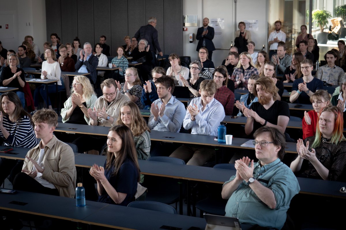 UFM_MIN's tweet photo. Debat om fremtidens universitetsuddannelser på @koebenhavns_uni. Universitetets rolle i samfundet, nye kandidatveje, flere internationale studerende og trivsel på dagsordenen. @ChristinaEgelun var i panelet sammen med @martinlidegaard, @BirkGrave og @maltesp #dkpol #uddpol https://t.co/ReFeuhhKLm