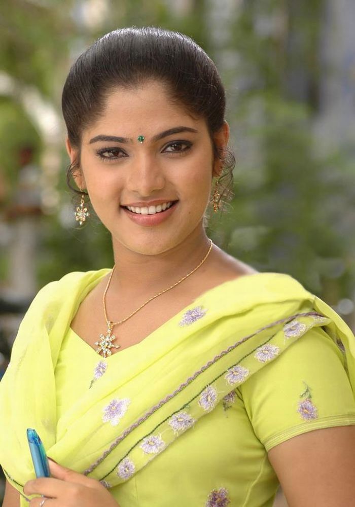 Priyadharshi_21's tweet photo. Quote this with celebs you've been told u look like. 🙈🙉🙊
#Baanu 🙆🏻😜😌🤭 https://t.co/5lTK3AcUOz
