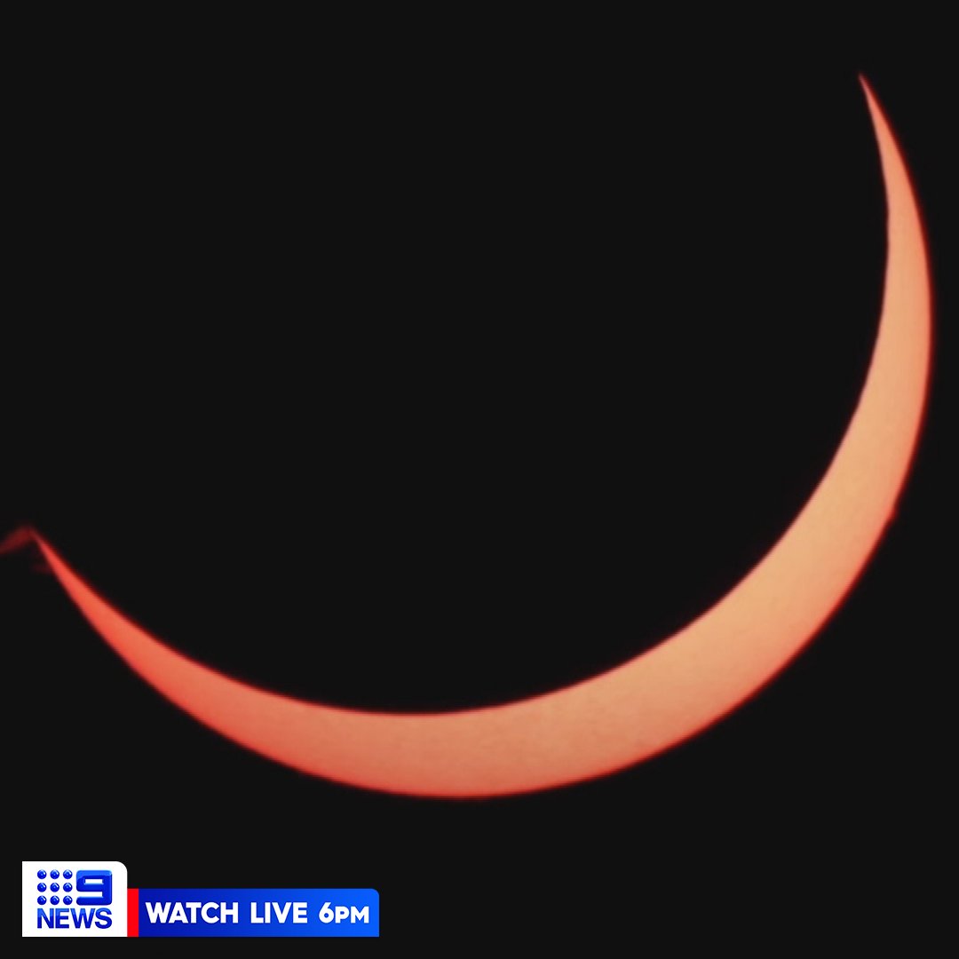 InMoon777's tweet photo. Lluvia de estrellas, eclipse y cielo púrpura. Definitivamente el universo completo está feliz de tenerte. Mi Luna por fin va descubrir todos los misterios y cosas q lo intrigaban, ojalá nos los puedas contar luego ♡ te amo https://t.co/jyBd8bmAtk