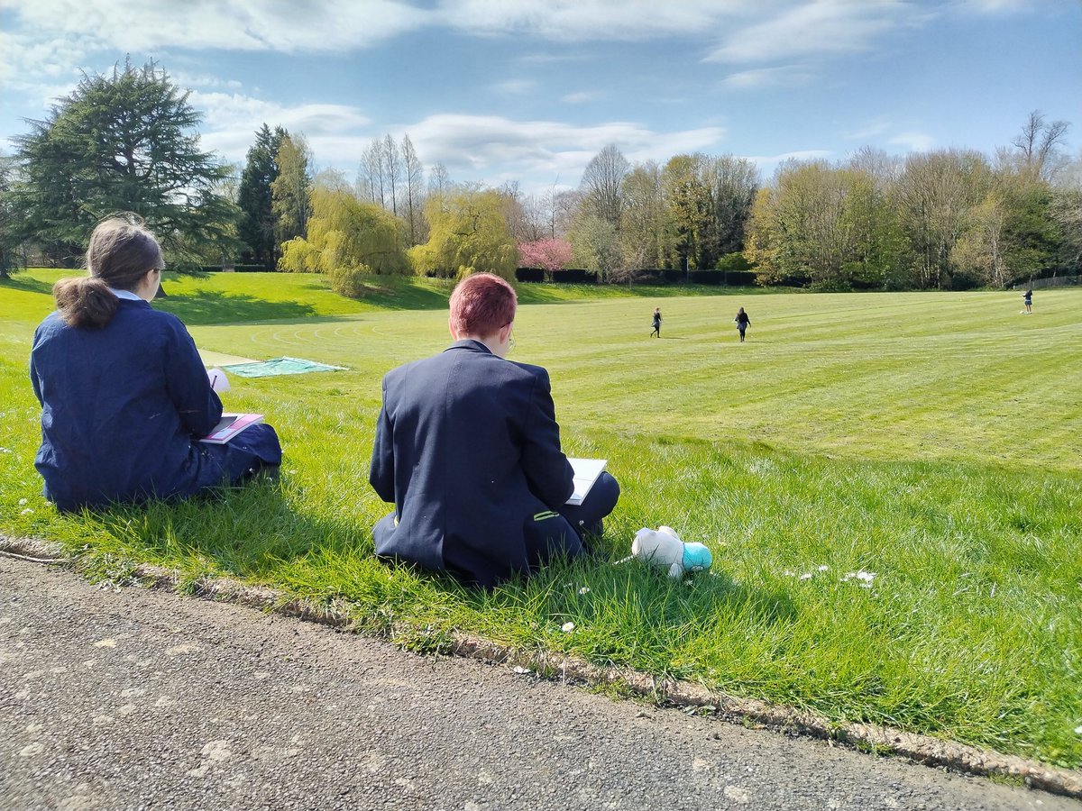 croydonhighart's tweet photo. And we are back! Our lovely year 10 artists starting their new textiles project, firstly gathering primary resource drawings in our beautiful grounds #SummerTerm #Art #Drawing #FeltMaking @CroydonHigh @croydonhighart 🎨🖌️ #GCSE https://t.co/t0T6ProDiw