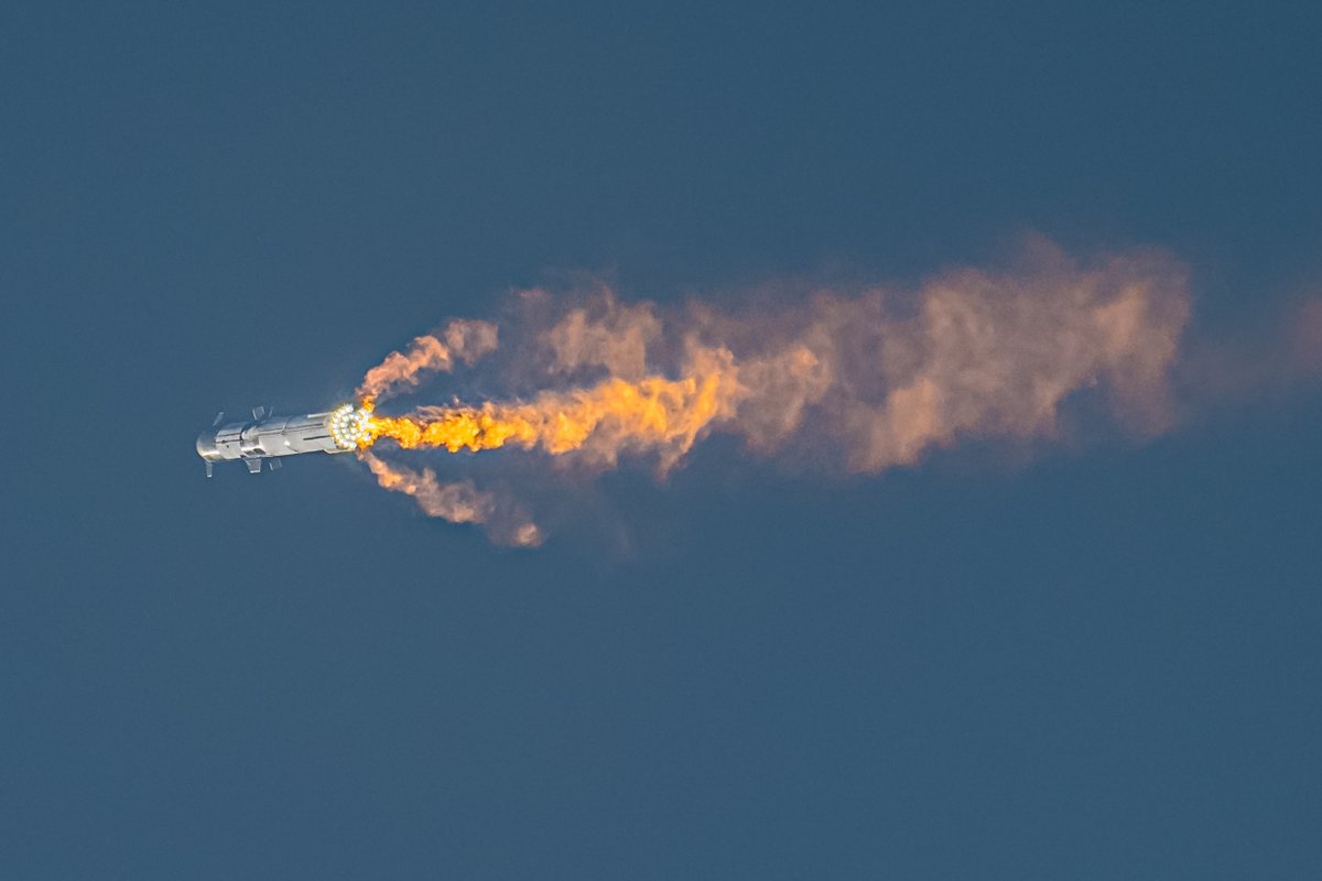See all of my photos of Starship's Flight Test + order prints, now shipping internationally → johnkrausphotos.com/Galleries/Laun…

If the remote cameras at the pad worked (and survived)... more later!