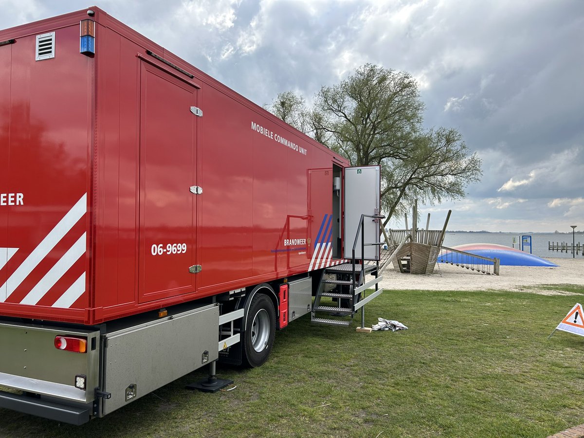 WolfAnthon's tweet photo. Leerzame #copi @VNOGregio oefening gehad. In de ochtend incident in en rond water #samij en tevens copi deelnemers mogen ontvangen in ons boothuis @KNRMElburg. Middag een incident bij @VeluweStrandbad #elburg #realistisch #opschalen #samenwerken #grip #ovd #vakbekwaamblijven https://t.co/oolIteVeYR