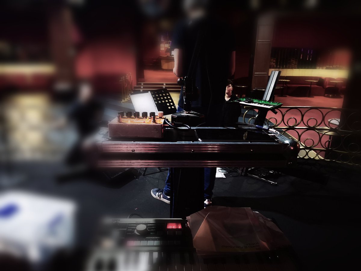 Probando, probando. Después tocando. A las 21:00 en Madrid.
Mañana en Barcelona