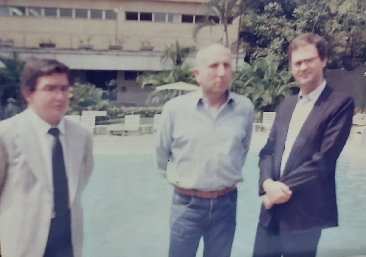 OJNicoSenior's tweet photo. Año 1989. Tuve el privilegio de recibir un reconocimiento oficial del Gobierno del Estado de #Israel por mis labores realizadas en favor de ese maravillo País. Conmigo el Agregado cultural Mam Jacob el Secretario General de la #EmbajadadeIsraelenColombia Amiran Maguid. #tbt https://t.co/Eup8E9skKu