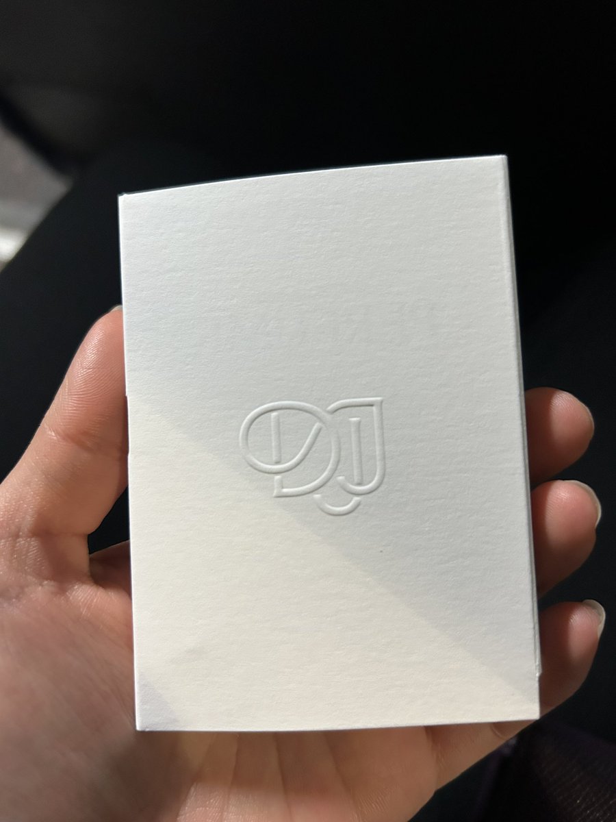 Go10P's tweet photo. 한번 시향 해본 도재정 ��수 샘플 1.5 양도 합니당 (종이 포장 안뜯고 그대로, 남은양 거의 그대로에용)

처음엔 시트러스향 나다가 잔향은 네��리, 머스크 향 잔잔 은은하니 호불호 없을듯한 향입니다

반택 가능하니 편하게 dm 주세요~! https://t.co/h1SU9IJ7LT