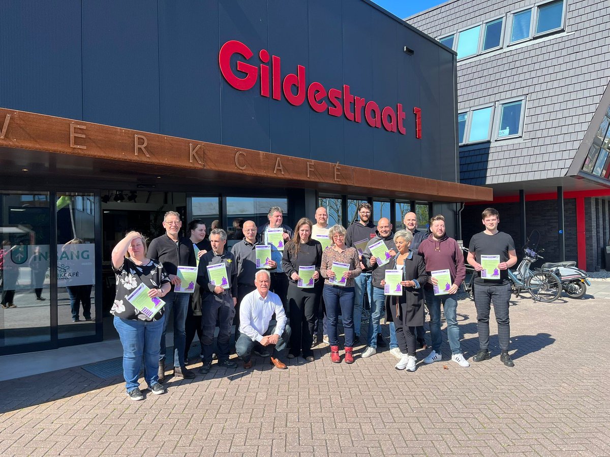 In het <a href="/WerkcafeKampen/">Werkcafe</a> zijn 14 cursisten geslaagd om de ideale collega te worden van een medewerker met een arbeidsbeperking. Of zoals ze tijdens de <a href="/HarrieHelpt/">HarrieHelpt</a> training zeiden: 'we zijn Realist geworden. We helpen onze collega mee een realistisch beeld van hen zelf te krijgen.'