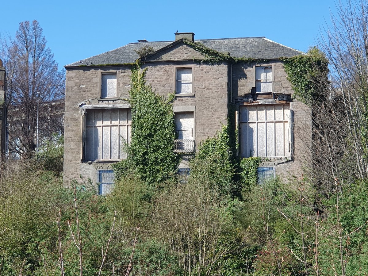 jimcarron's tweet photo. Dundee's infamous 'murder house', empty and derelict over 40 years on... https://t.co/zQ48Bvuaze https://t.co/QmlI0LD11d
