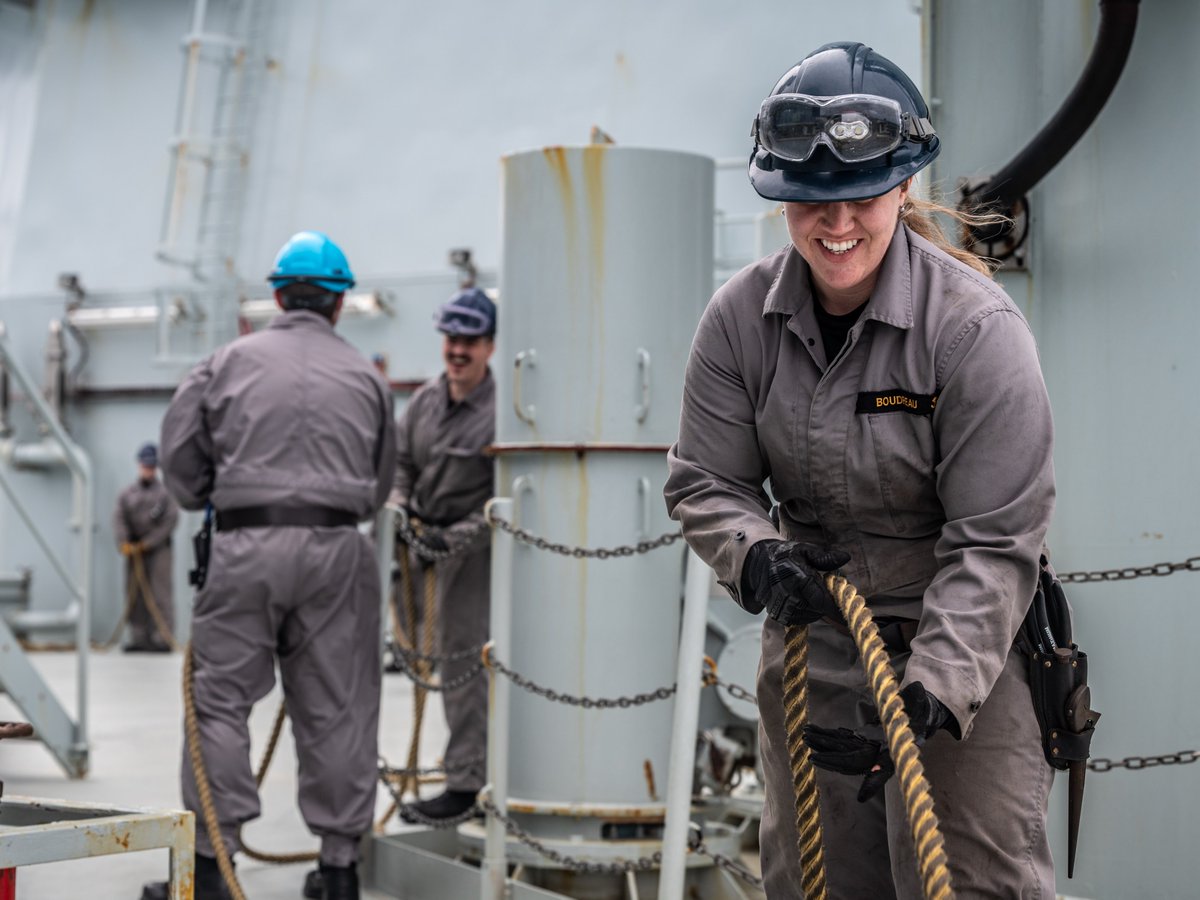 CJOC_COIC's tweet image. Members of Naval Replenishment Unit ASTERIX perform a Replenishment at Sea with #HMCSMontréal during #OpPROJECTION INDO - PACIFIC in the Atlantic Ocean. #OperationalReadiness

Photo: S1 Taylor Congdon, Canadian Armed Forces Photo