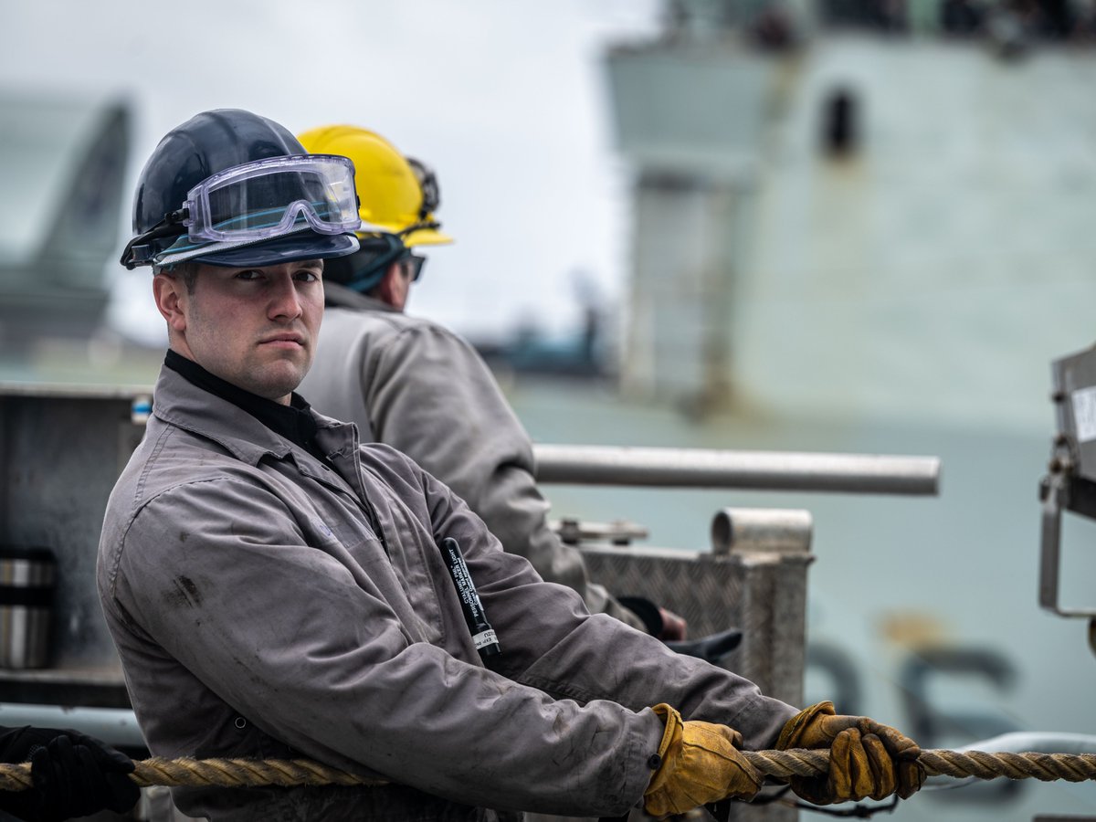 CJOC_COIC's tweet image. Members of Naval Replenishment Unit ASTERIX perform a Replenishment at Sea with #HMCSMontréal during #OpPROJECTION INDO - PACIFIC in the Atlantic Ocean. #OperationalReadiness

Photo: S1 Taylor Congdon, Canadian Armed Forces Photo