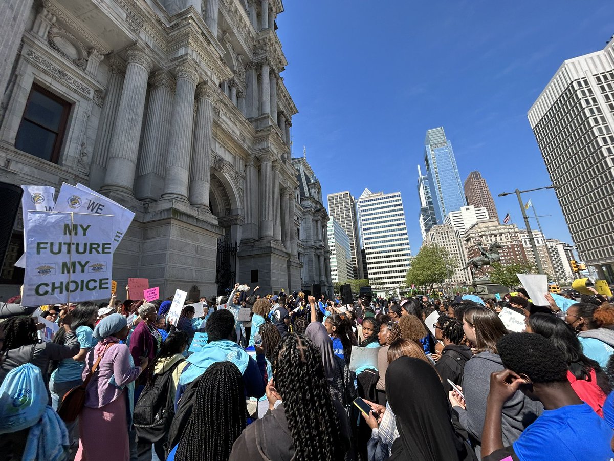 PhillyCharters's tweet photo. Today we are standing up for public charter schools and the 65,000 families they serve.
Join us in calling on @PhillyMayor and @PHLschoolboard to stop their unfair practices. #Fairness4Charters https://t.co/PViASELtXg