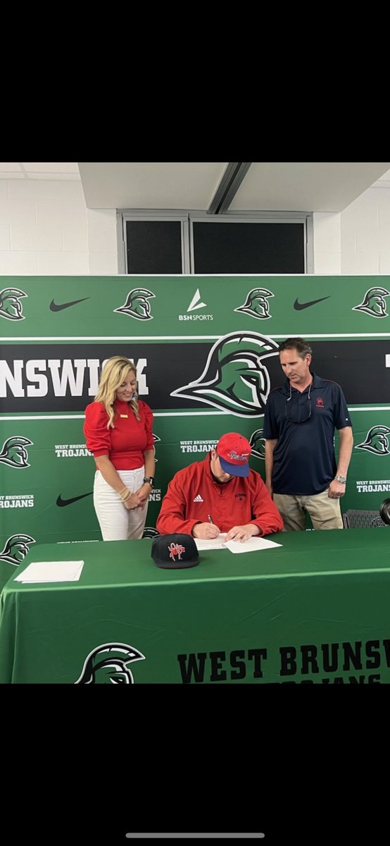 WestonSharpe3's tweet photo. I signed a few weeks back to the University of Richmond, but it was great to get recognized at my school surrounded by my friends and family. Let’s Work🔴🔵🕷️ @Spiders_FB @CoachAnthonyFB @RussHuesman 

@TheChrisRubio @HKA_Tanalski @Coach_ARobinson https://t.co/LxQJQx8Jo9