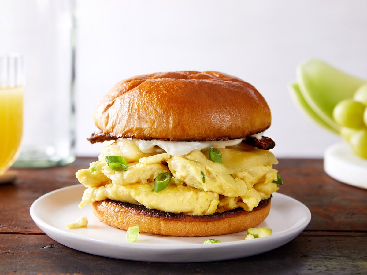 🍳While overall plant-based food sales slowed in 2022, one category saw phenomenal growth and shrank the price gap with its conventional counterpart by more than a third: plant-based eggs.