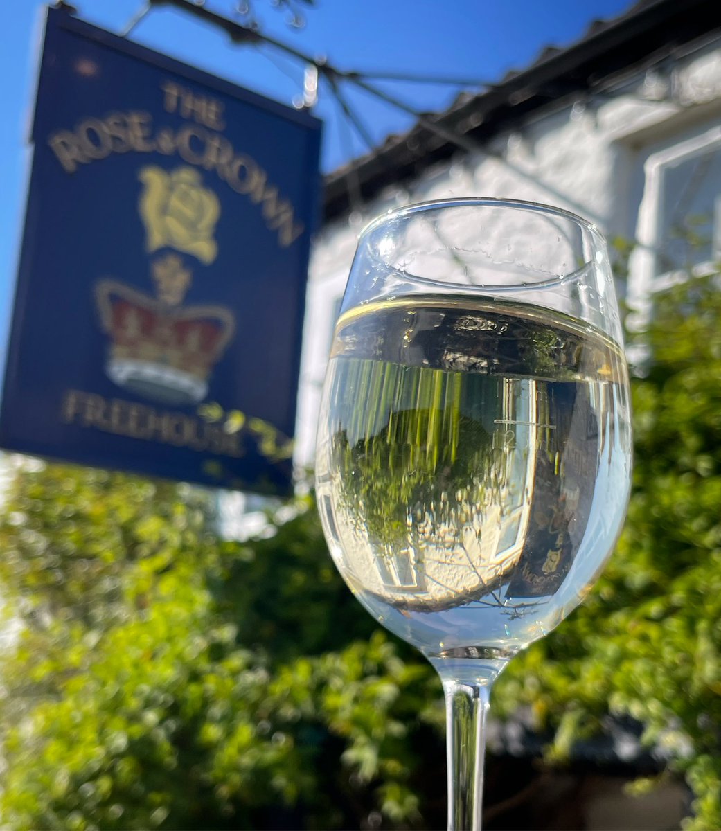 The Rose & Crown tweet media