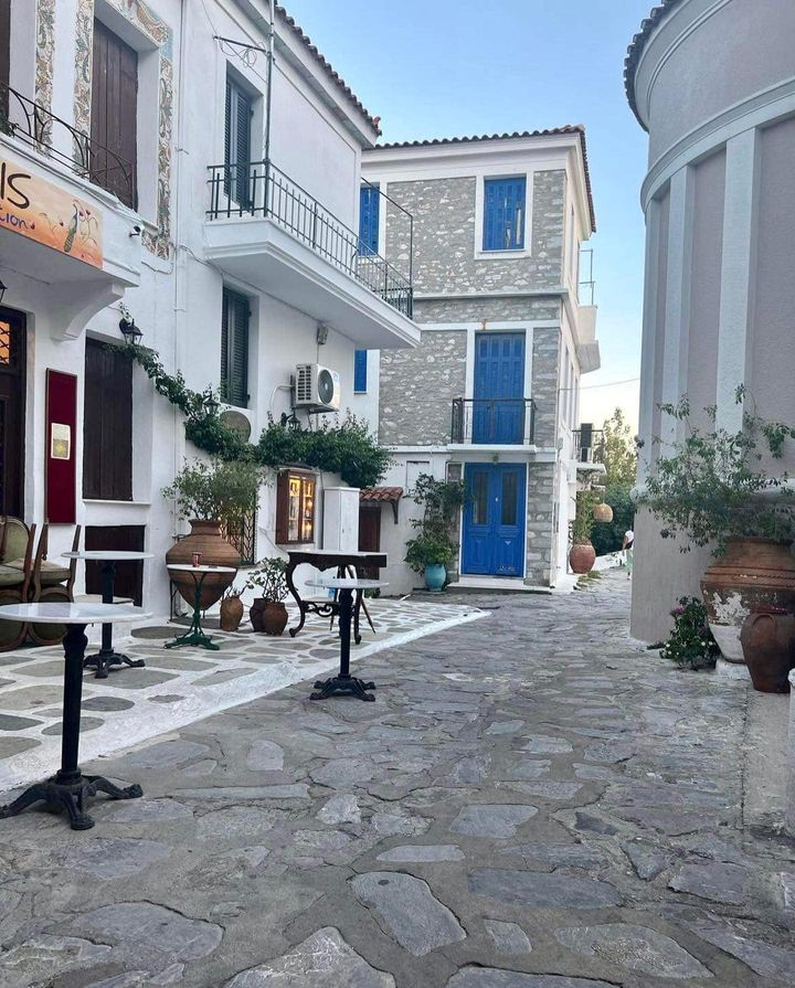 ACFitness96's tweet photo. Skiathos you have my heart 🇬🇷❤️⁣
⁣
Just the perfect week away and a must visit if you haven’t already been!⁣ https://t.co/ObcVjUDOtJ