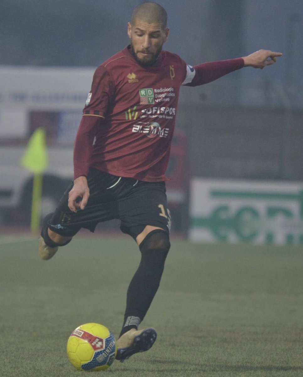 MondoCalcio_it's tweet photo. Marcos Espeche, difensore argentino classe 1985, quest’oggi ha rinnovato il suo contratto con il Pontedera fino al 30 giugno 2024. #Pontedera #Espeche #Calciomercato #SerieC https://t.co/HZClDKz35q