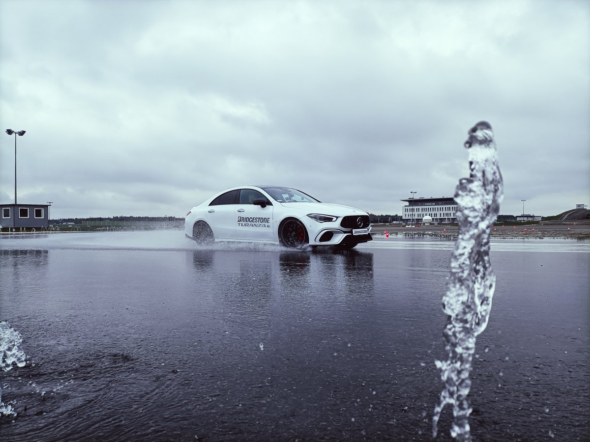 HK_Poland's tweet photo. Kolejna świetna realizacja we współpracy z klientem za nami! Tym razem mieliśmy okazję wspierać markę Bridgestone podczas premiery jej nowej, letniej opony turystycznej Turanza 6. Zdjęcia mówią same za siebie – było szybko i bezpiecznie!
#bridgestonepolska #bridgestone #driving https://t.co/cuOzA5sTpQ
