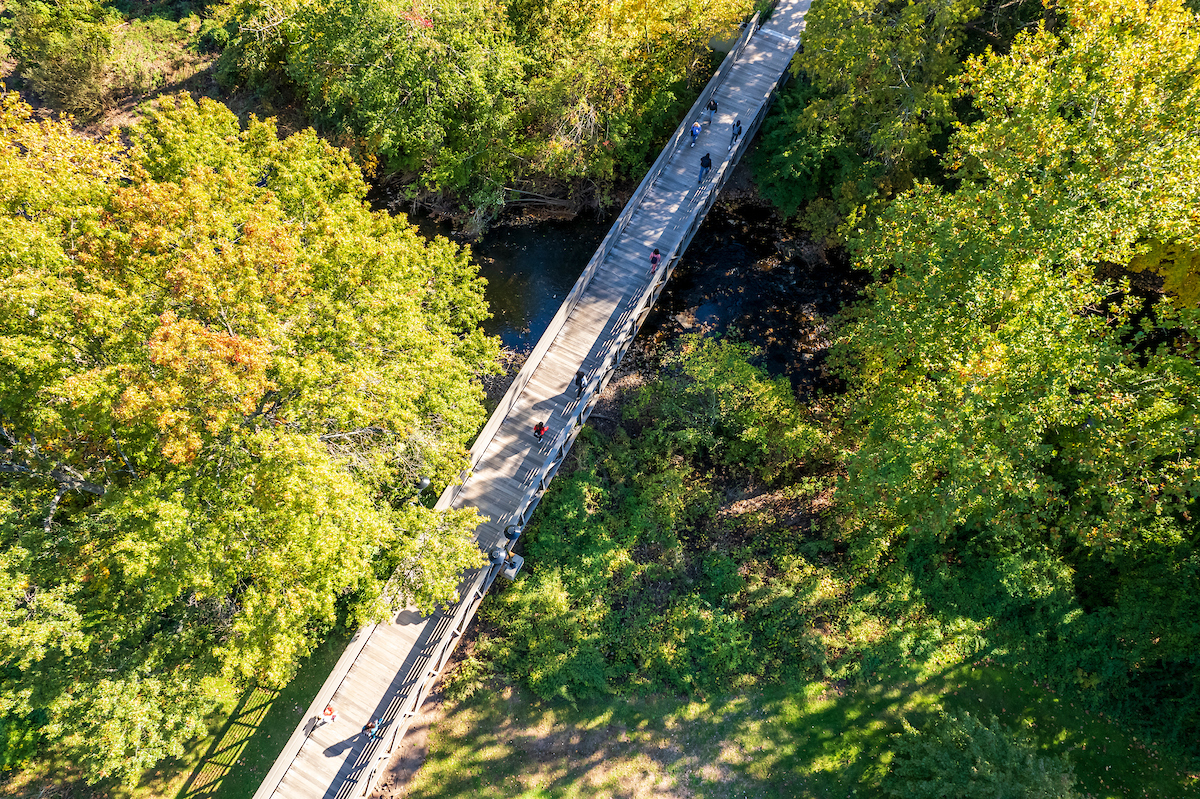 It's a beautiful day to celebrate Earth Day! 🌎☀️🌸♻️  UHart students: Visit GSU and Commons to make your own seed balls, enjoy music from Hartt students, sew some stitches on a portrait, and more! hartford.edu/unotes/2023/04…

#UHartEarthDay #earthday #UHart