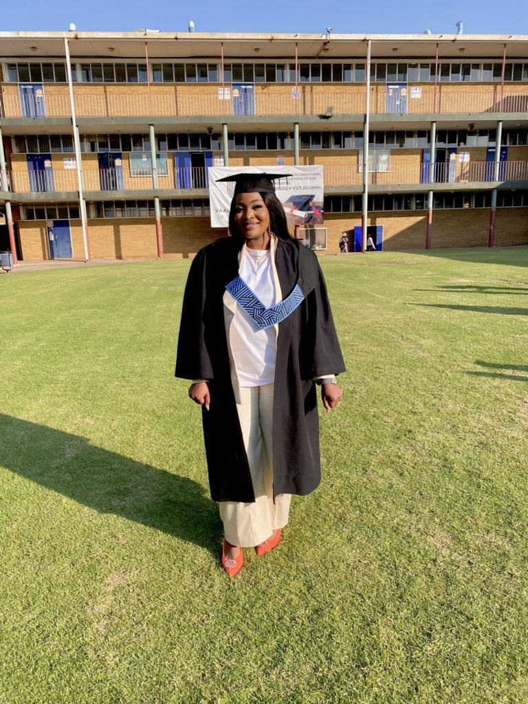 matsh_idiso's tweet photo. I graduated yesterday! 🥹🙏🎓 https://t.co/srcfXbNpAK