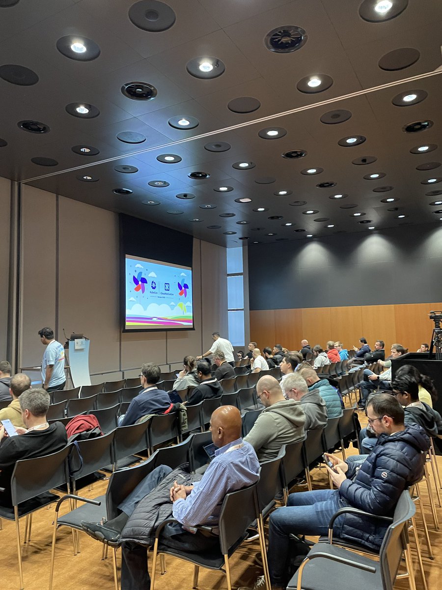 prithvi137's tweet photo. Nice to have my colleagues and @LitmusChaos maintainers @Uma_Mukkara and @rajdas66 present the maintainer track at #KubeConEU . Chaos Engineering, Security, Contributing and much more…

E-107, Congress Center https://t.co/BeEUnMOtQ1