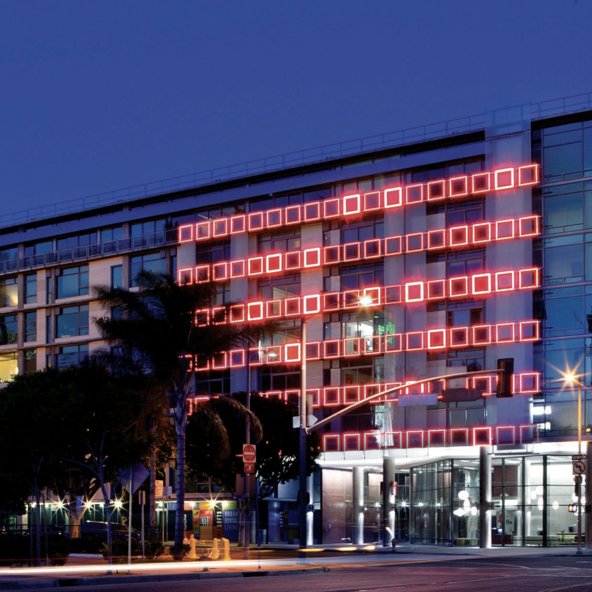 themaxcollab's tweet image. Met Lofts (2006)—Met Lofts combines innovative architecture, public art &amp;amp; landscaping. LA-based design firm Electroland won a competition to create large-scale public art for the building. The result is the distinctive interactive LED “carpet” on the outdoor ground level.