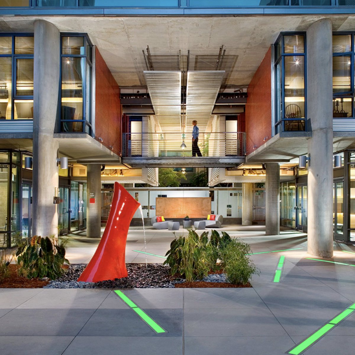 themaxcollab's tweet image. Met Lofts (2006)—Met Lofts combines innovative architecture, public art &amp;amp; landscaping. LA-based design firm Electroland won a competition to create large-scale public art for the building. The result is the distinctive interactive LED “carpet” on the outdoor ground level.