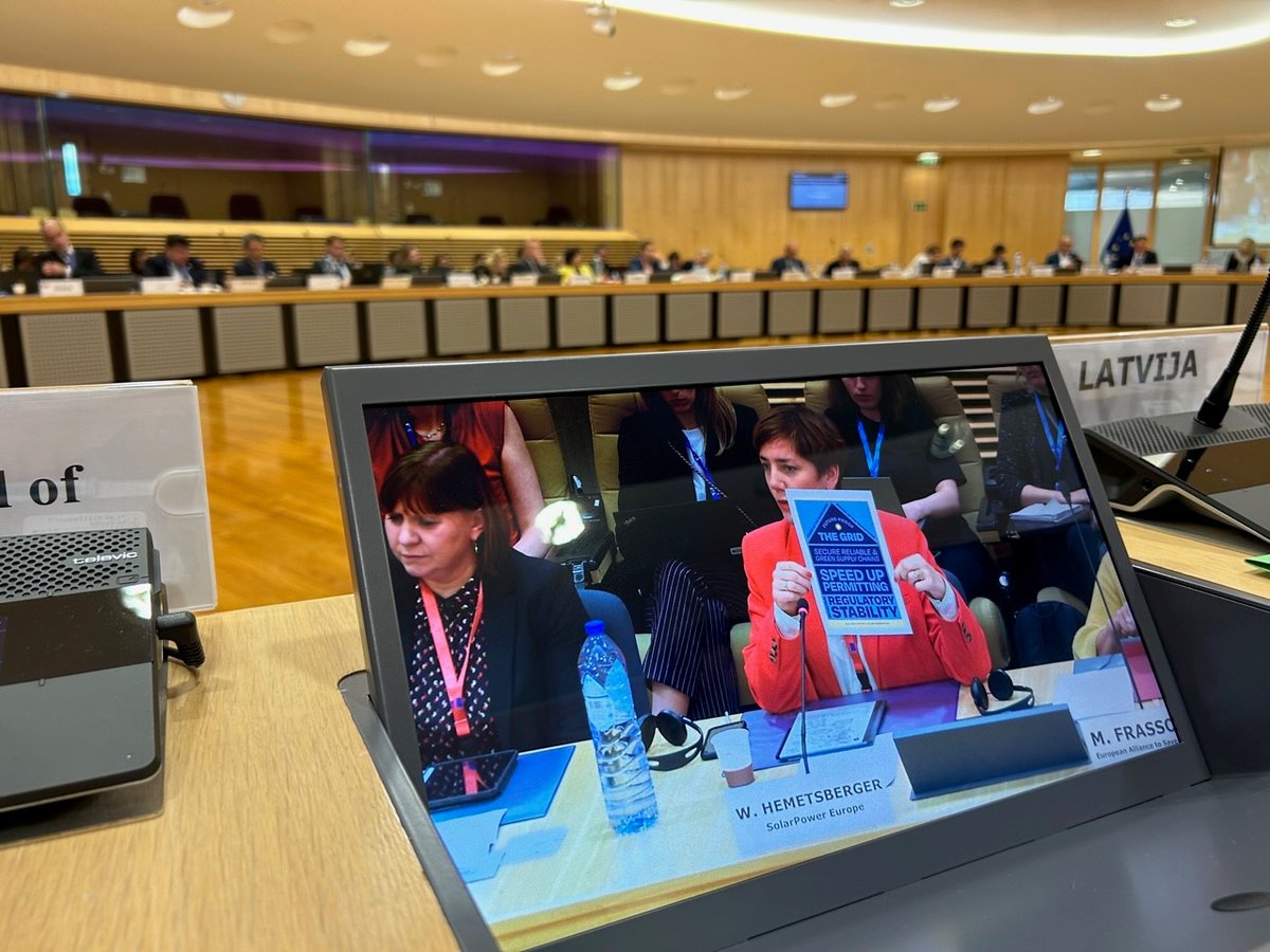 SolarWalburga's tweet image. Now is the time for:

✅clear NECP solar targets
✅concrete KPIs to build a #SolarPowerHouse: address permitting, flexibility &amp;amp; skills gap
✅enhanced @EU_Commission services to Member States to facilitate implementation of #EUGreenDeal 
✅better access to EU funds

#EnergyUnion