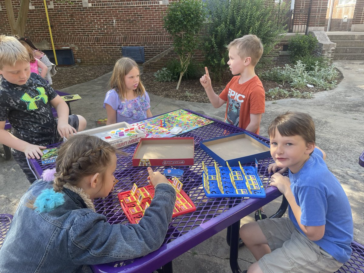 ABC countdown means B day is BEAUTIFUL day for board games outside with friends! 💙☀️
