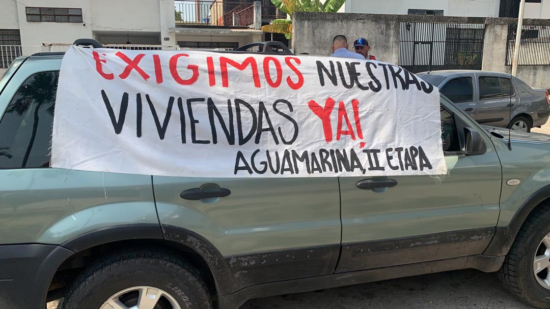 Aguamarina387's tweet photo. @IMVillarroel1 @NicolasMaduro @Minhvi_Oficial @TarekWiliamSaab @delcyrodriguezv Pedimos Lo que nos corresponde por derechos a esos estafadores que se aprovecharon de más de mil familias y huyeron a Panamá antes de su captura, Afectados #Aguamarina en Carabobo Justicia y avances! https://t.co/JBpscH3q71