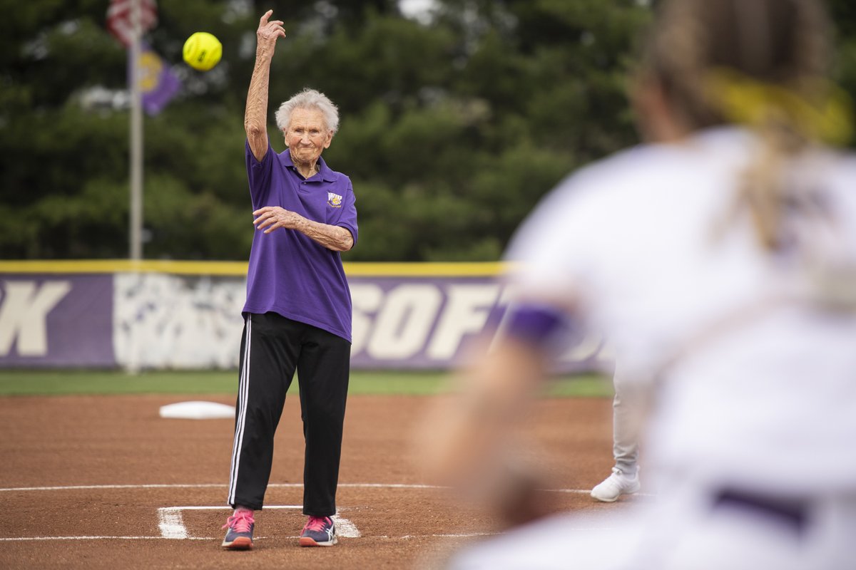 WIUAthletics's tweet photo. Special thank you to Marion Blackinton for throwing out the first pitch at @WIUSoftball yesterday and everything she has done for Western Illinois University! https://t.co/oYtYXpVOnQ
