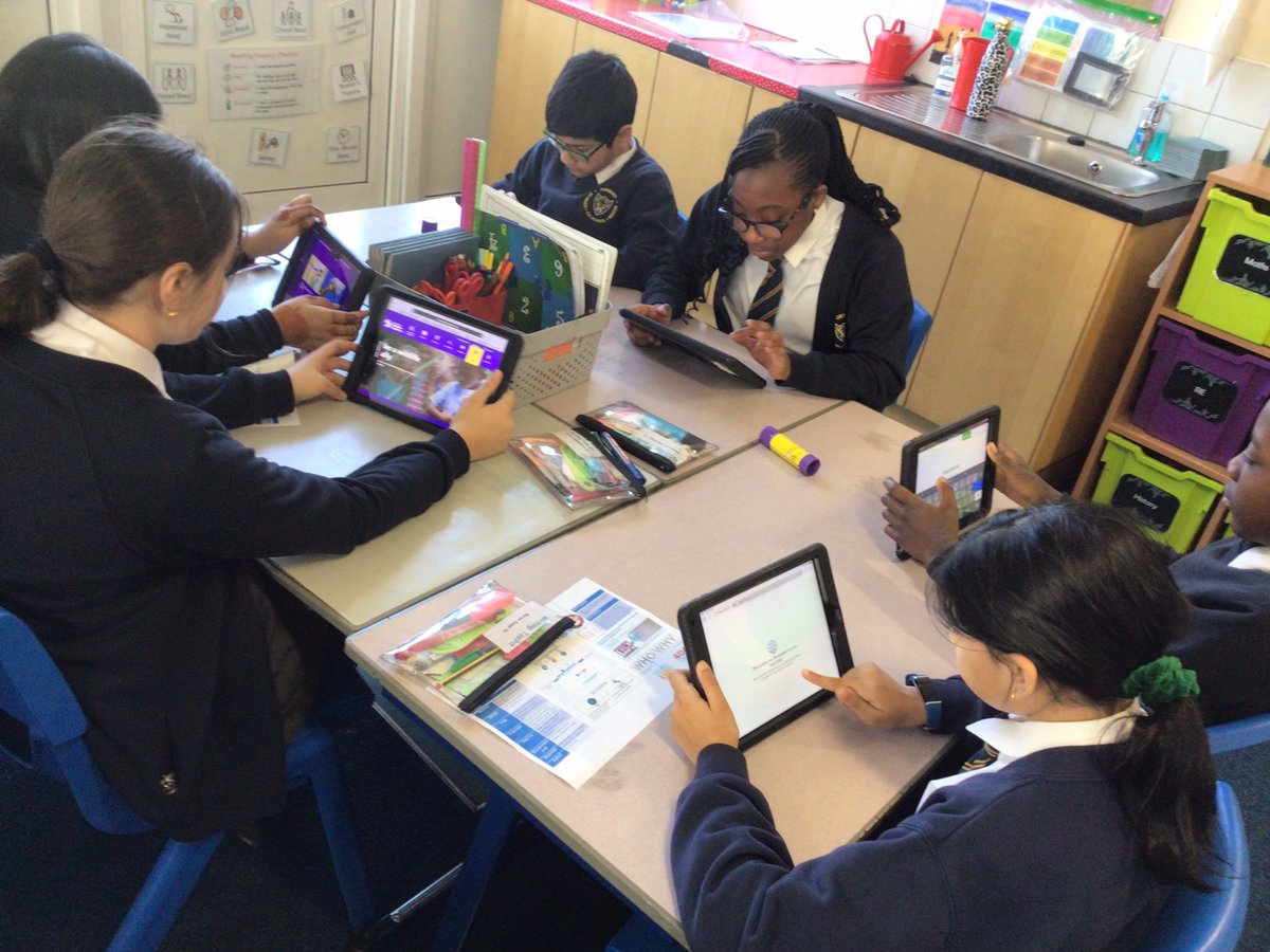 StPaulsBolton's tweet image. Year 6 have been evaluating webpages and what elements are needed to make a good one #teachcomputing