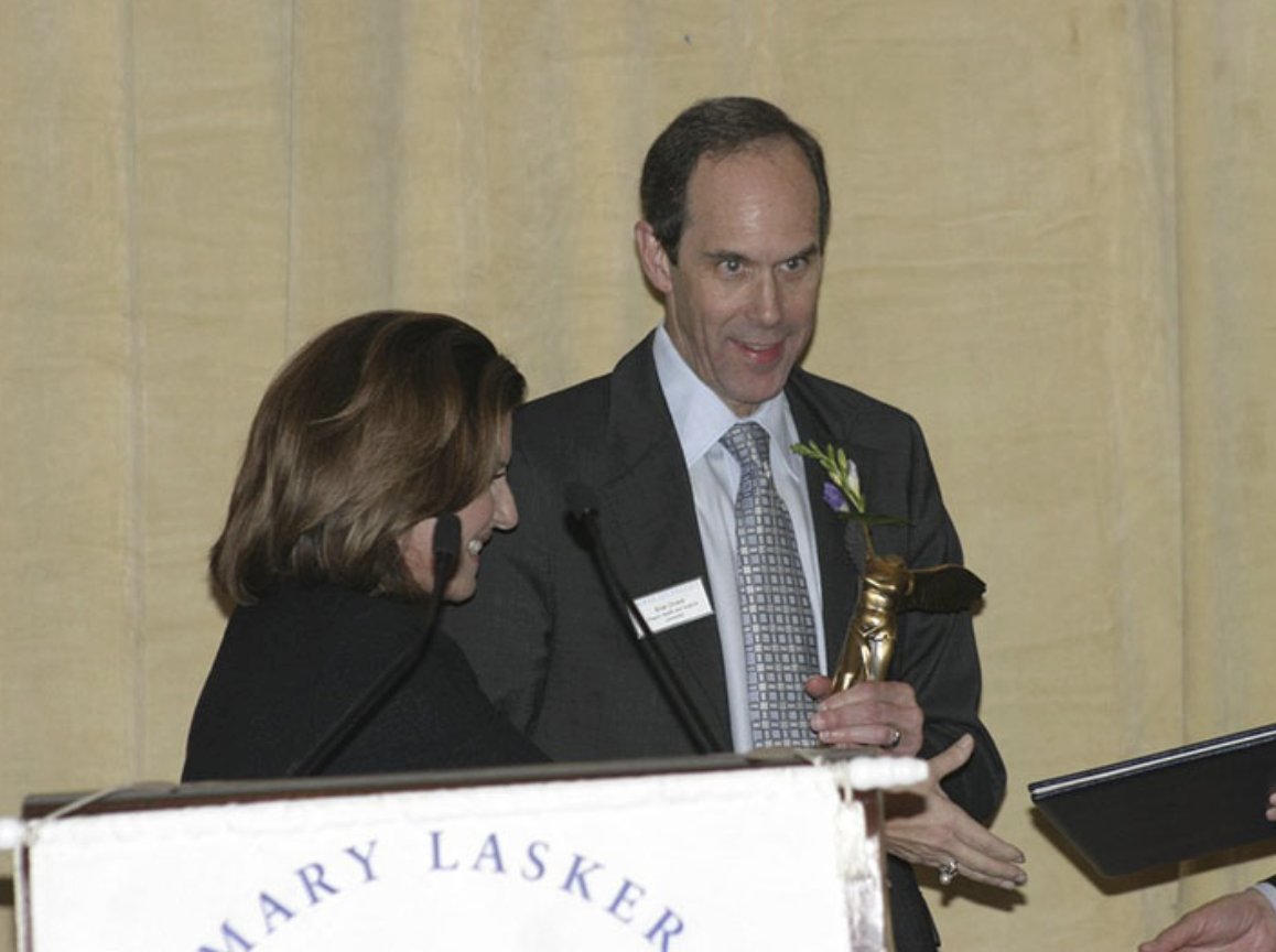 LaskerFDN's tweet image. Happy birthday to Brian J. Druker! He won a 2009 #LaskerAward for the development of molecularly-targeted treatments for #chronicmyeloidleukemia, converting a fatal cancer into a manageable chronic condition. @OHSUNews #NationalCancerControlMonth
ow.ly/dqty30oehye