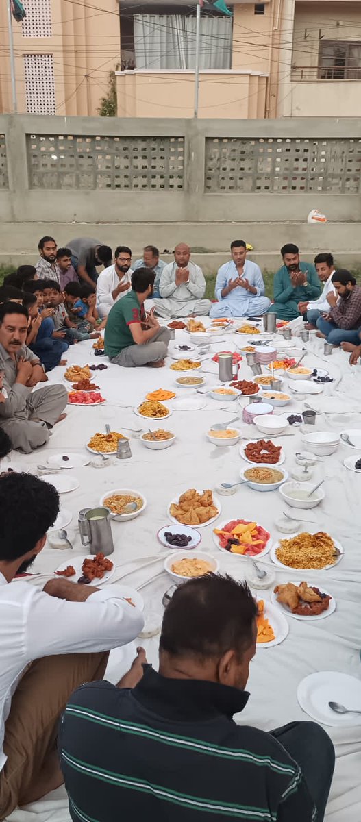 WaqasShoukat_'s tweet photo. پی ایس 104 یوسی 3 کی گرینڈ افطاری ۔

ہم پاکستان پیپلز پارٹی ہیں
#PPPFAMILY https://t.co/nmn6MGosZc