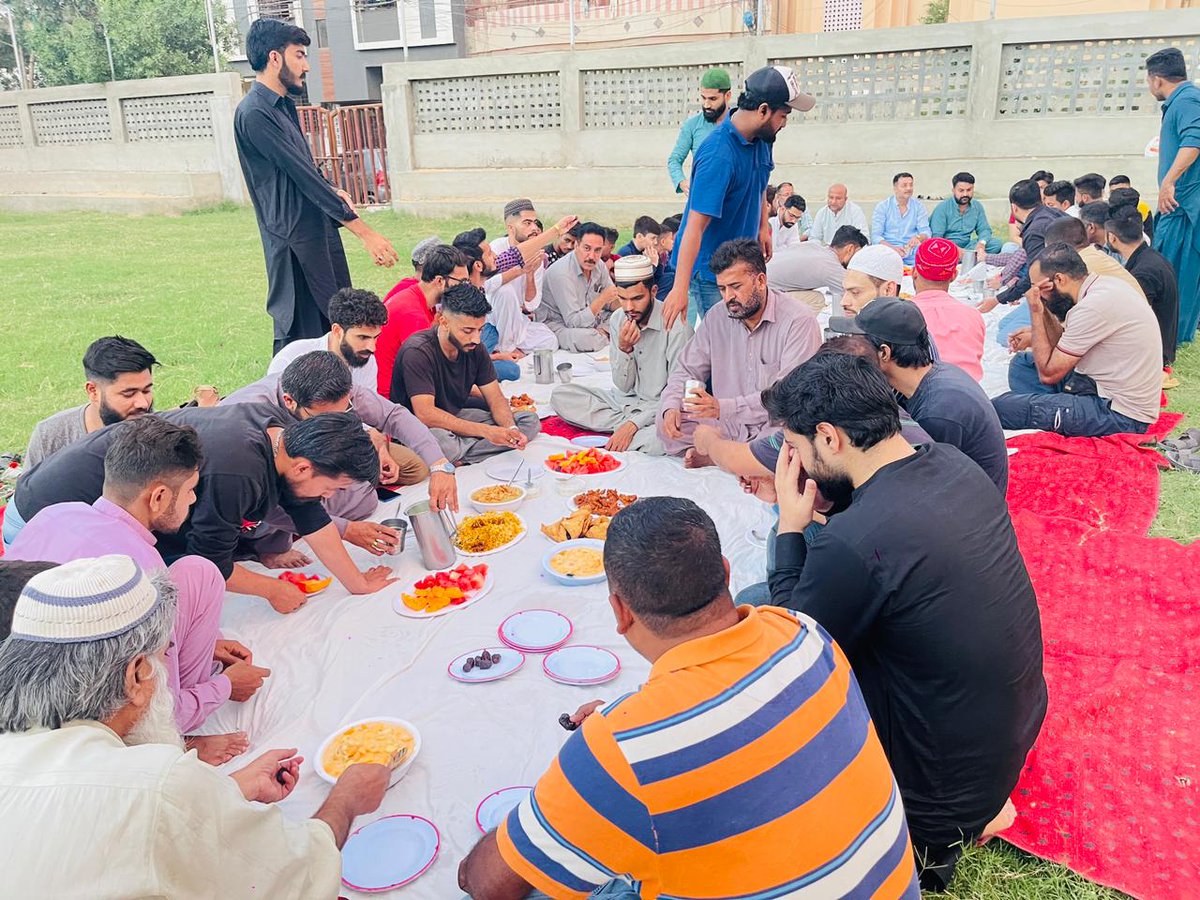 پی ایس 104 یوسی 3 کی گرینڈ افطاری ۔

ہم پاکستان پیپلز پارٹی ہیں
#PPPFAMILY