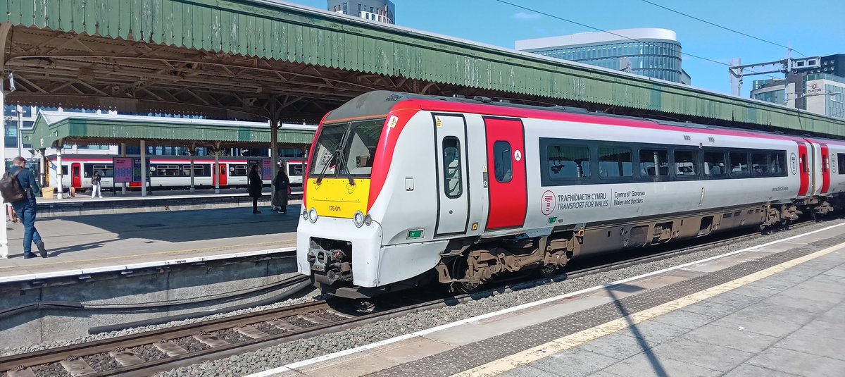 NotYOLOSmh's tweet image. There is something so funny about that 150 hiding in the background 

#Class175