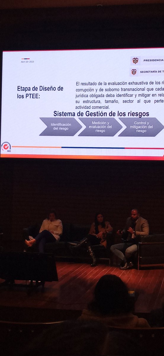 Continuamos con <a href="/juridicadistri/">Secretaría Jurídica Distrital</a> en capacitación sobre los programas de Transparencia y Ética Empresarial. <a href="/STransparencia/">Secretaría de Transparencia</a> expone su responsabilidad y alcance.