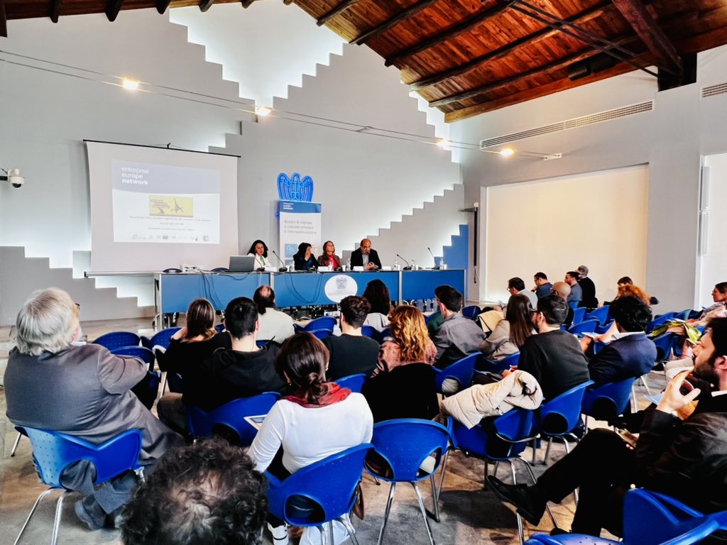 Sicind_Conf's tweet photo. #Strategie, #obiettivi, #strumenti: dalla costruzione di un piano di #marketing alla definizione di una strategia omnichannel. Ecco come il #digitale può sostenere lo #sviluppo delle pmi.
Ne stiamo parlando adesso in #Sicindustria
#JobDigitalLab #EENCanHelp @EEN_EU @EEN_Italia https://t.co/YGvU6q5WXG