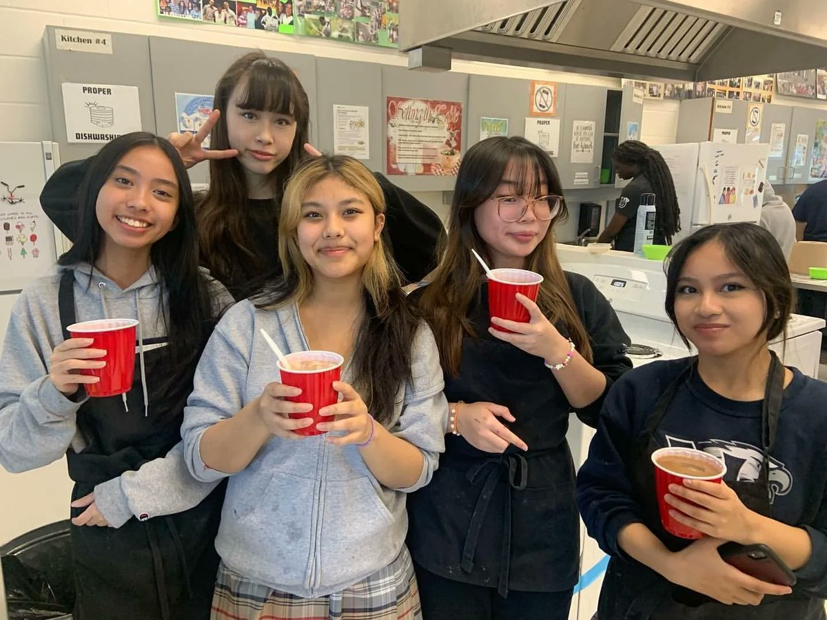 NotreDameOCSB's tweet photo. Bubble Tea time in Hospitality!
#ThisIsND #APlaceForEveryone #BubbleTea #CookingLab #FoodScience https://t.co/F1YW4U73JP