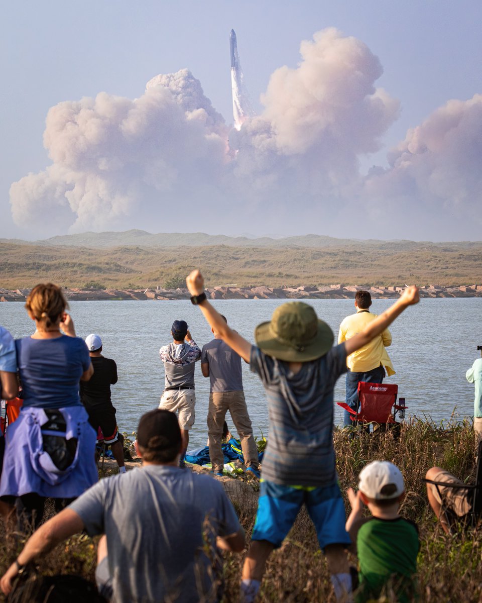 SuperclusterHQ's tweet image. Excitement Guaranteed

Crowds cheer as SpaceX's massive Starship Super Heavy launches from Starbase, TX

By @erikkuna for Supercluster