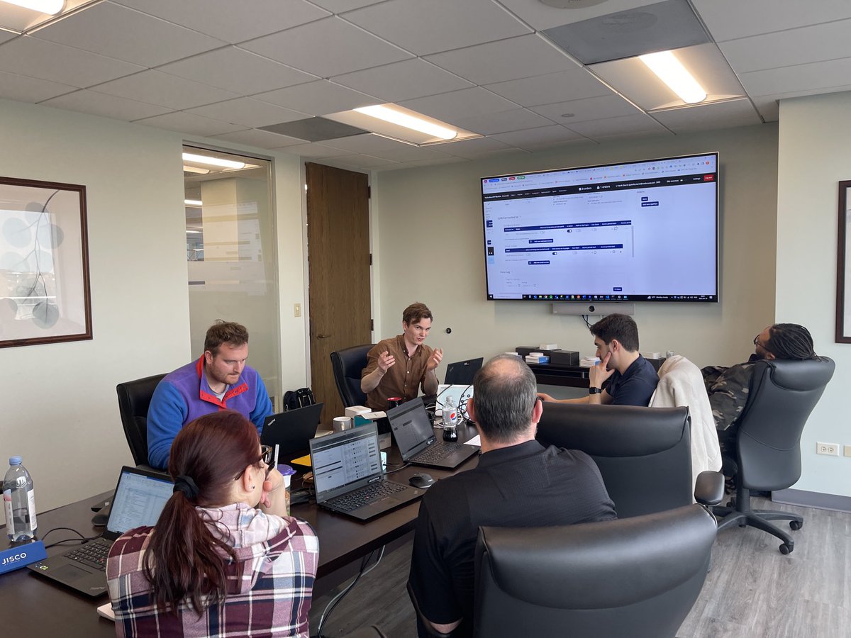 Radonova86's tweet image. Workday with our new SPIRIT CRM development team. #testforradon #radon #radonpro