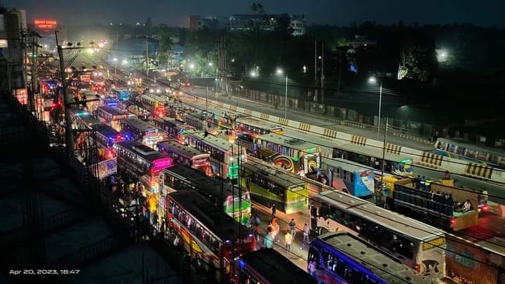 ঢাকা-টাঙ্গাইল মহাসড়কের চন্দ্রায় যানবাহনের দীর্ঘ সারি