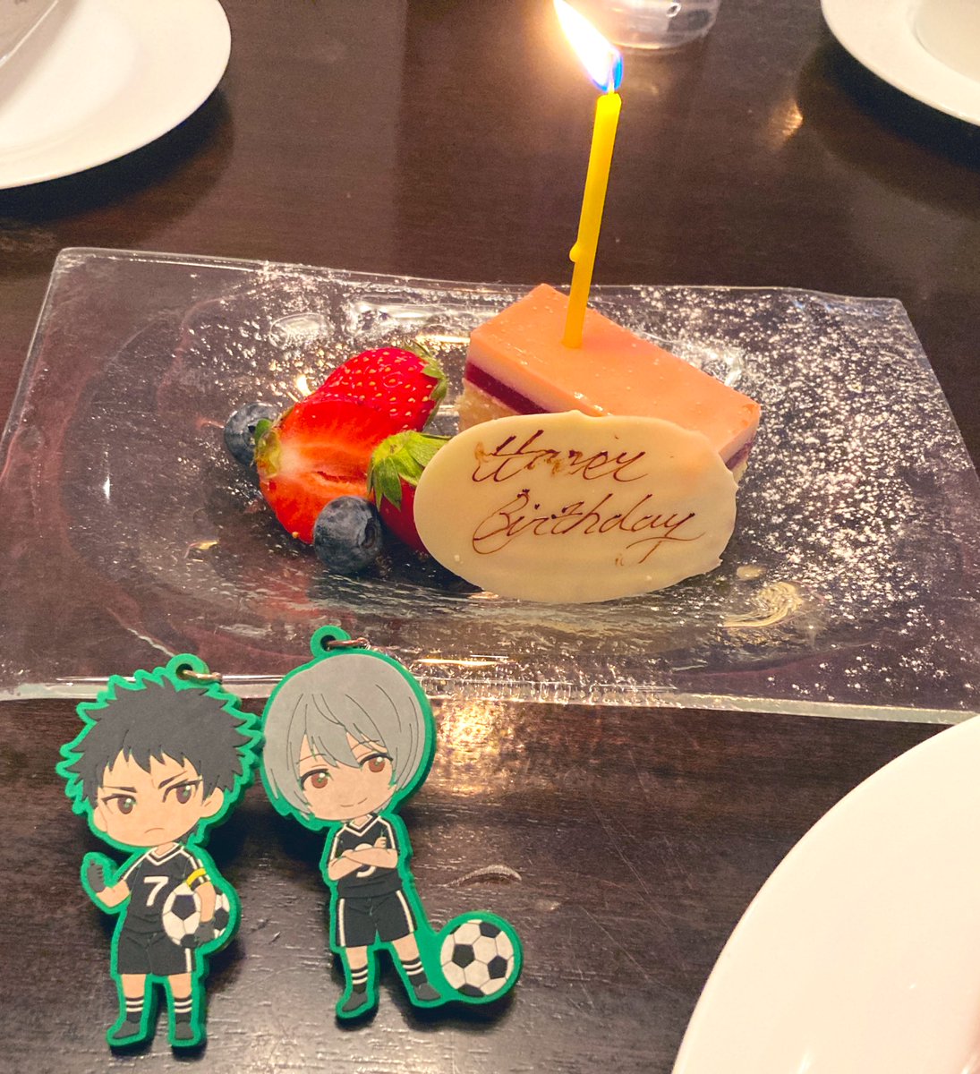 73suiren73's tweet photo. 臼井先輩お誕生日おめでとうございます！
今年は桜&amp;苺ケーキビュッフェでお祝い🌸⚽️🍓 https://t.co/fini9xhs4M