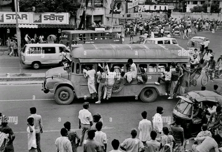 Sadarghat to Narayanganj Muri's tin or wood body of the 60s, which was the golden past of Dhaka's public transport.
But the surprising thing is that even then people used to hang in the bus like this.
# Dhaka public transport
Pic Collected From -- Alamy