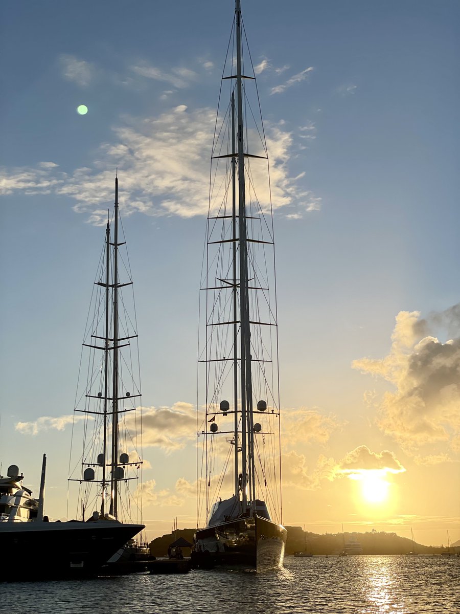 SashaEats's tweet photo. Let’s start a #sunset thread 🌅⛵️ Post your sunset pictures below 👇🏼  

Ready. Set. Tweet. And I will retweet 🤳🏻 https://t.co/pQsGKli7Td