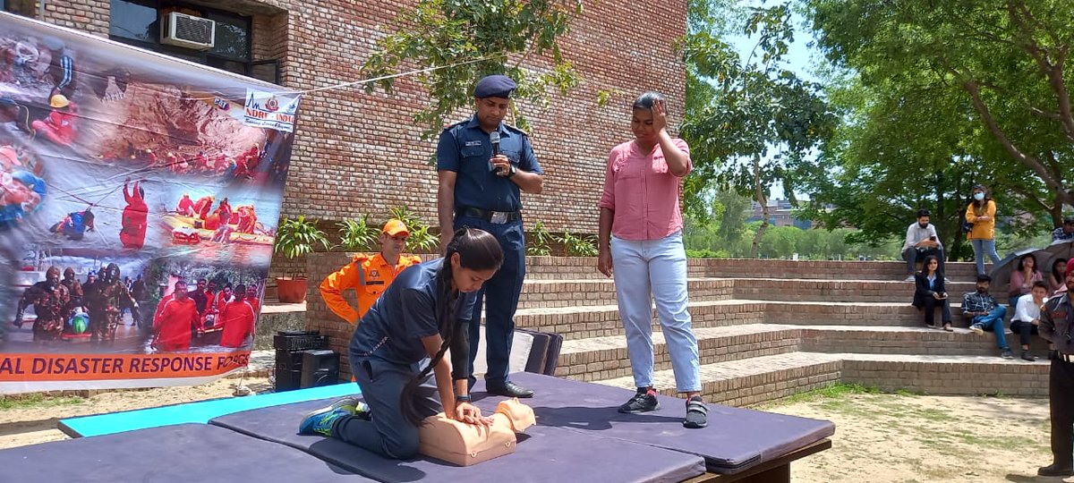 07NDRF's tweet photo. “As is our confidence, so is our capacity.”
#Team07BnNDRF conducted #CBP at LPU, Jalandhar (PB).
Topics Covered-
FWR Rescue Techniques
CPR
Bandage
Bleeding Control
Dos &amp; Don'ts during Earthquake
Precautions during Heat Waves
@NDRFHQ 
@atulkarwal 
@DproJalandhar 
@ani 
@CMOPb https://t.co/Zk1X1l6wbd
