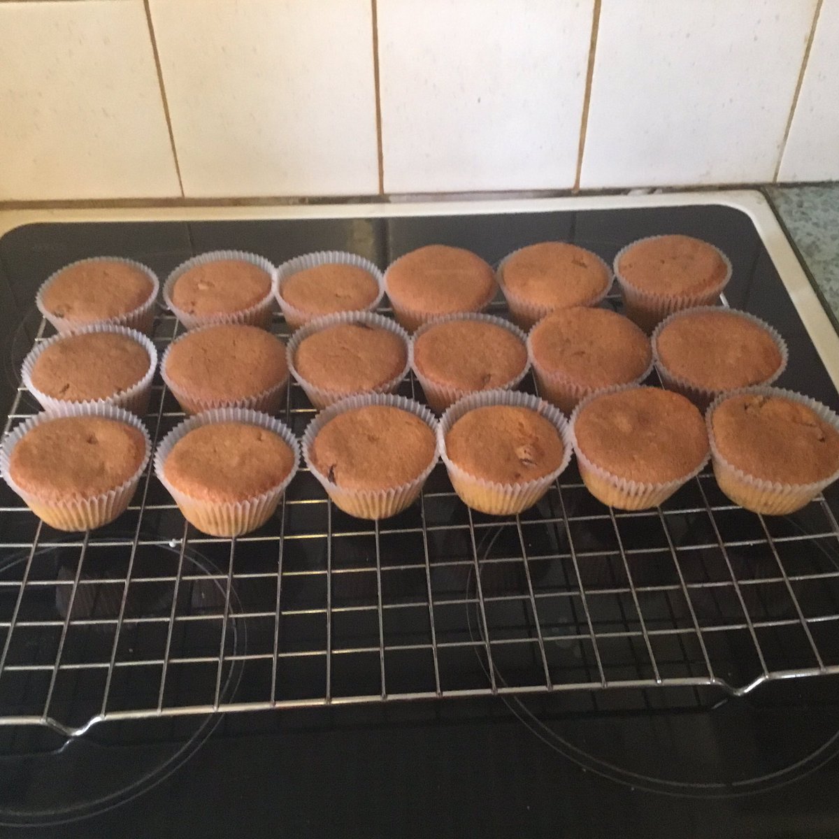 zenakate1's tweet photo. Jamaican Ginger cake and sultana buns today. Buns are also #dairyfree as well as #glutenfree . With energy prices
itโs better for me to have a big batch bake and then freeze. It also stops him eating them all in just a couple of days ๐. #baking #bakingaddict #coeliac https://t.co/2fCZBnaFAo