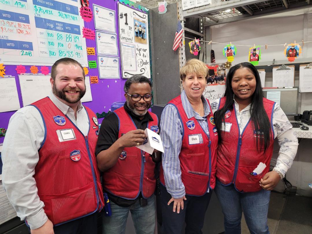 ApsmTroy's tweet photo. Such an amazing visit with our  North Divisional AP Director Debra Sheiner. Super exciting to show off all of our hard works and efforts here at Rosedale Store 2664. We are HUNGRY!!!!! @Houghton1366 @SewellElnora @michaelO1366 @cag315 @LowesSafe @ShrnBrewster @SedeekahP https://t.co/gvC5nxviIg